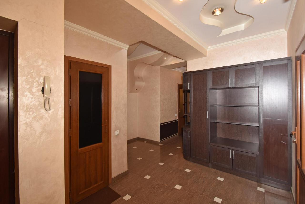 Armenak Apartment 5-Комнатная Erevan Exterior foto